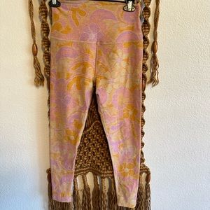 Beyond yoga paisley floral midi legging